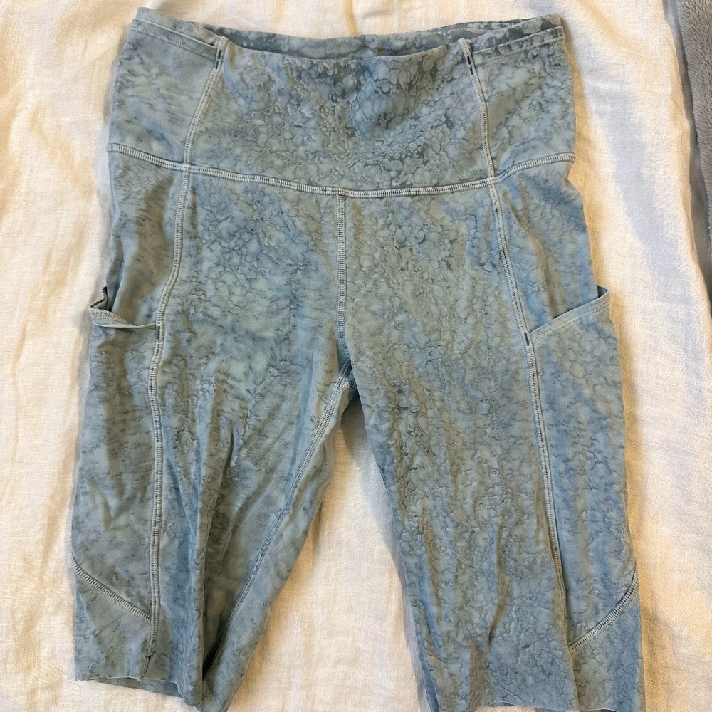 Lululemon biker shorts (NEVER WORN)